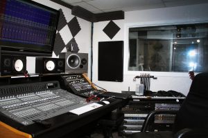 Music-Engineering-Console for multimedia production students